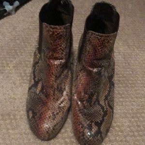 Snakeskin look bootie